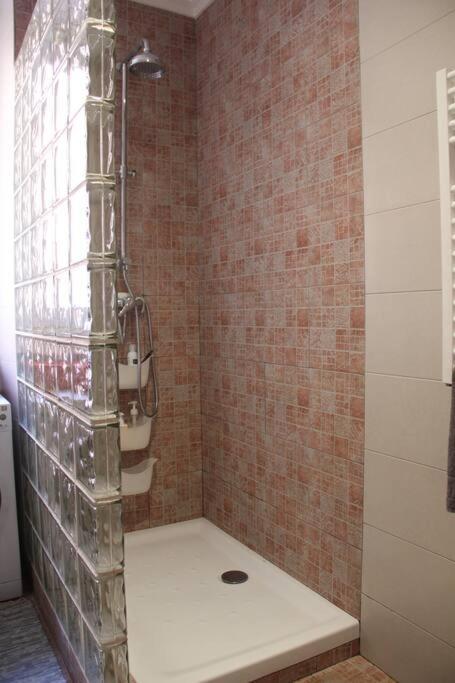 Apartamento Exclusivo Y Acogedor Con Balcon En Chueca, Con Aire Acondicionado