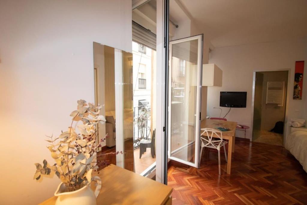 Apartamento Exclusivo Y Acogedor Con Balcon En Chueca, Con Aire Acondicionado