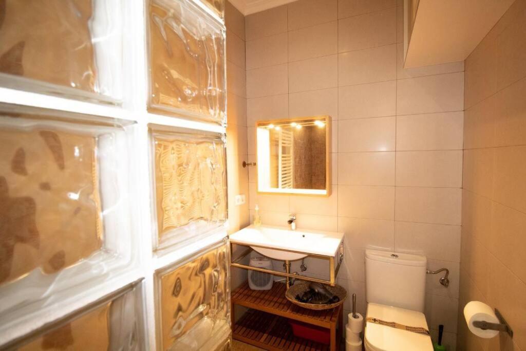 Apartamento Exclusivo Y Acogedor Con Balcon En Chueca, Con Aire Acondicionado *