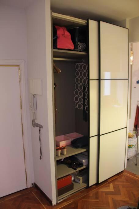 Apartamento Exclusivo Y Acogedor Con Balcon En Chueca, Con Aire Acondicionado *